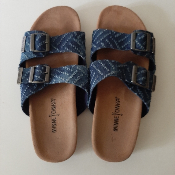 Minnetonka Denim Sandals. Size: 8 - Picture 3 of 7